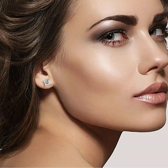 4.00 Ct Princess Cut VVS1/D Lab Created Solitare Stud Earrings 7mm Push Back - Picture 2 of 8